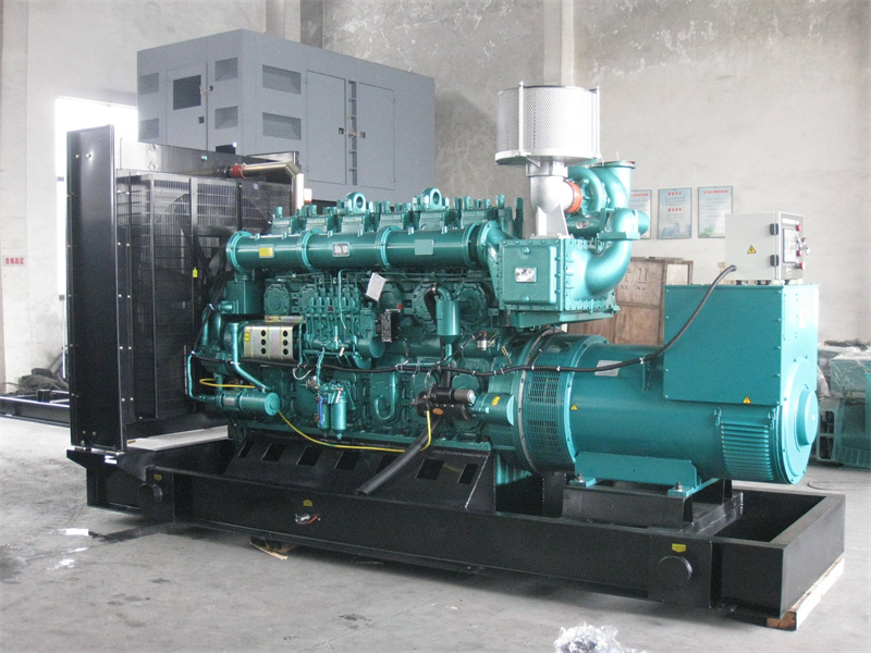 东城200KW 柴油发电机的油耗是多少？