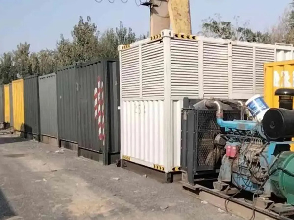 东城200KW柴油发电机机组每小时油耗是多少？